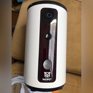 Wopet treat dispenser. Brand new